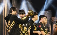 开云下载-包含RNG碾压FNC，Crisp完成史诗逆转宿敌对决入围赛，强势挺进下一轮的词条