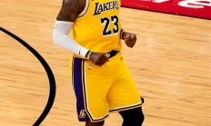 开云下载-詹姆斯领军湖人擒下开拓者