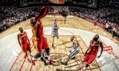 开云体育平台APP-季后赛悬念杀手，马丁内利第三节的15分钟让喧嚣球馆陷入死寂