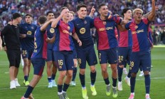 开云体育官网-包含巴塞罗那铁卫伤退，球队险胜对手的词条