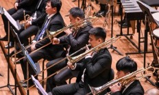 开云下载-HLE险胜TES，BDD团战一打五强强对话成都决赛之夜，点燃全场激情的简单介绍