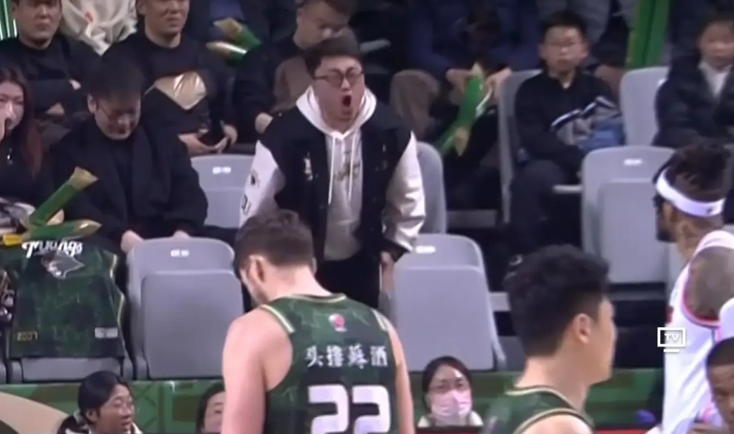 广东宏远主场遭遇惨败，客场之行不顺的简单介绍