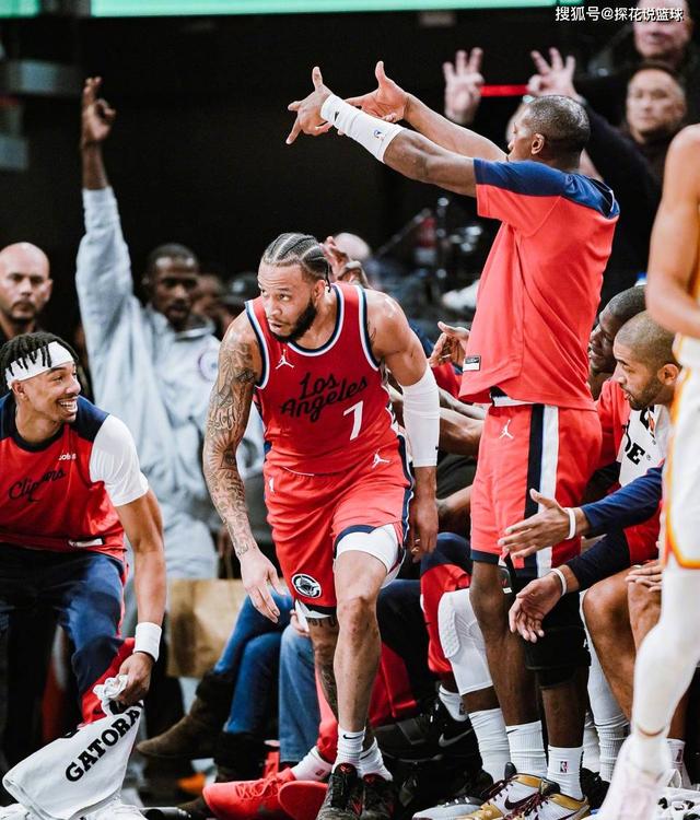 包含快船轻松赢球，莱昂纳德自由变幻让球迷惊艳的词条