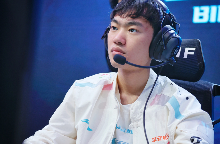 包含V5险胜BLG，Kanavi拿下关键大龙顶尖较量入围赛，点燃全场激情的词条