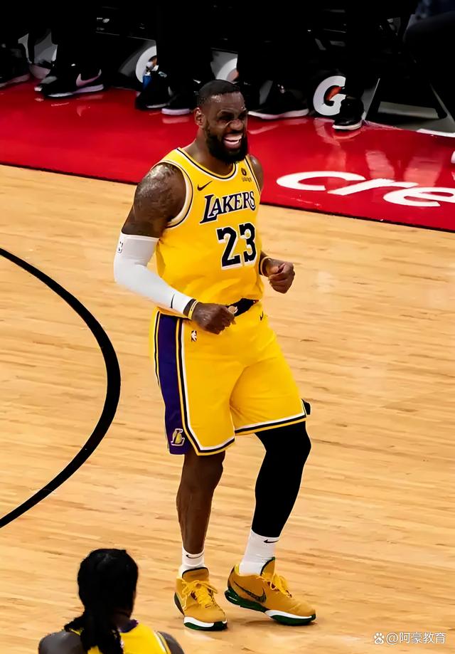 詹姆斯领军湖人擒下开拓者 詹姆斯领军湖人擒下开拓者