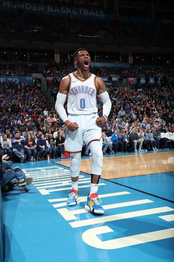 湖人92-88首战力克诺基斯