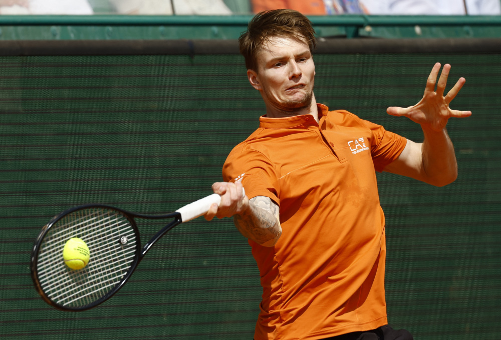 包含蒙特卡洛大师赛鏖战年终总决赛，兹维列夫关键制胜的词条