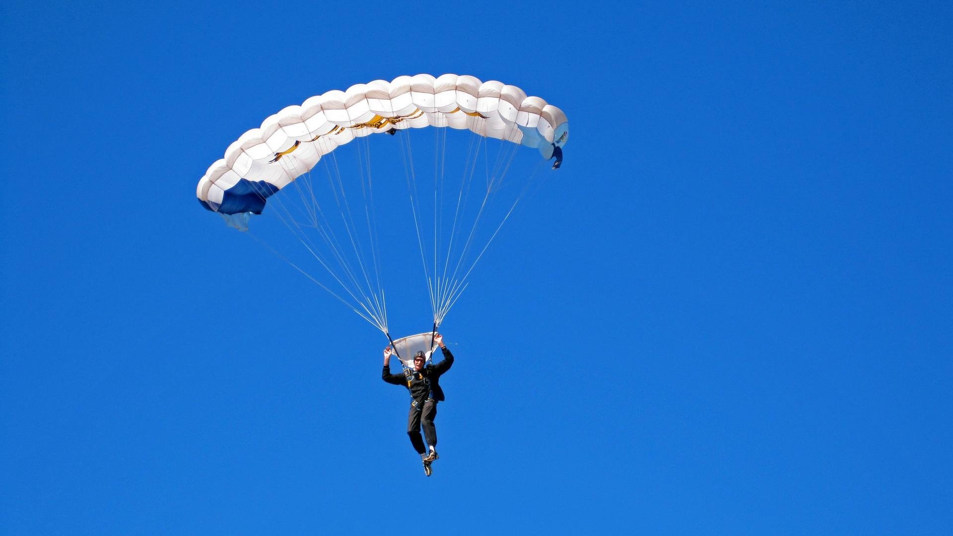 铜墙铁壁对独舞，骑士窒息防守锁定胜局，哈利伯顿空砍统治级数据