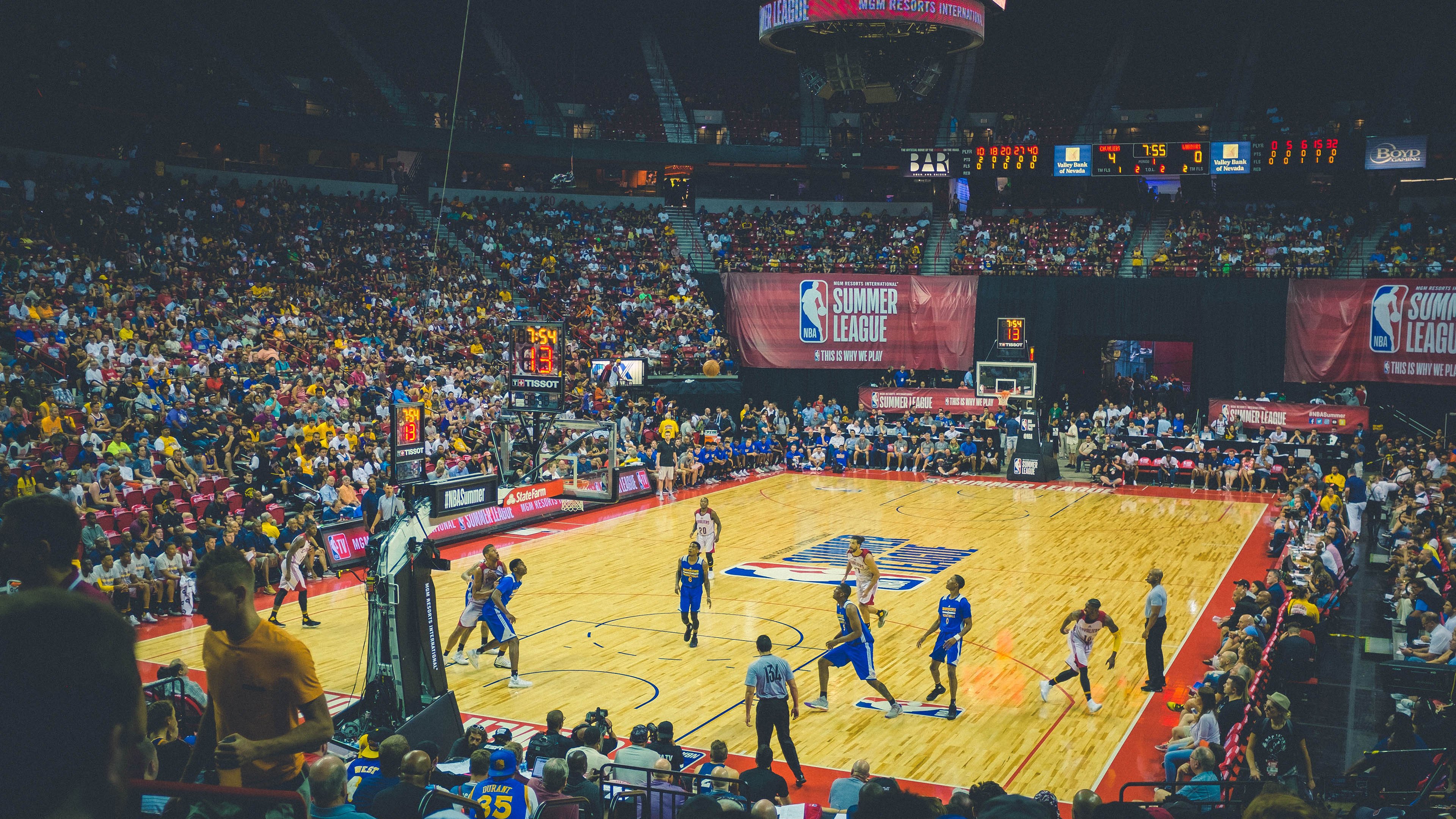 克莱47分射落开拓者！深圳男篮打穿NBA防线背后的篮球平行宇宙