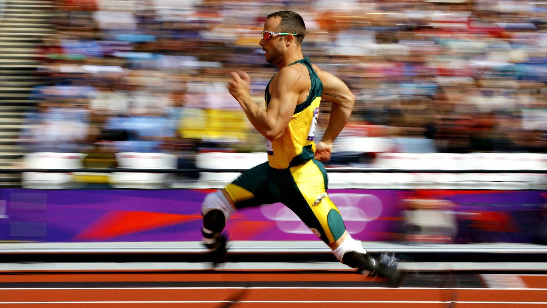 跨界守护神，伊布在F1年度争冠之夜的意外出场