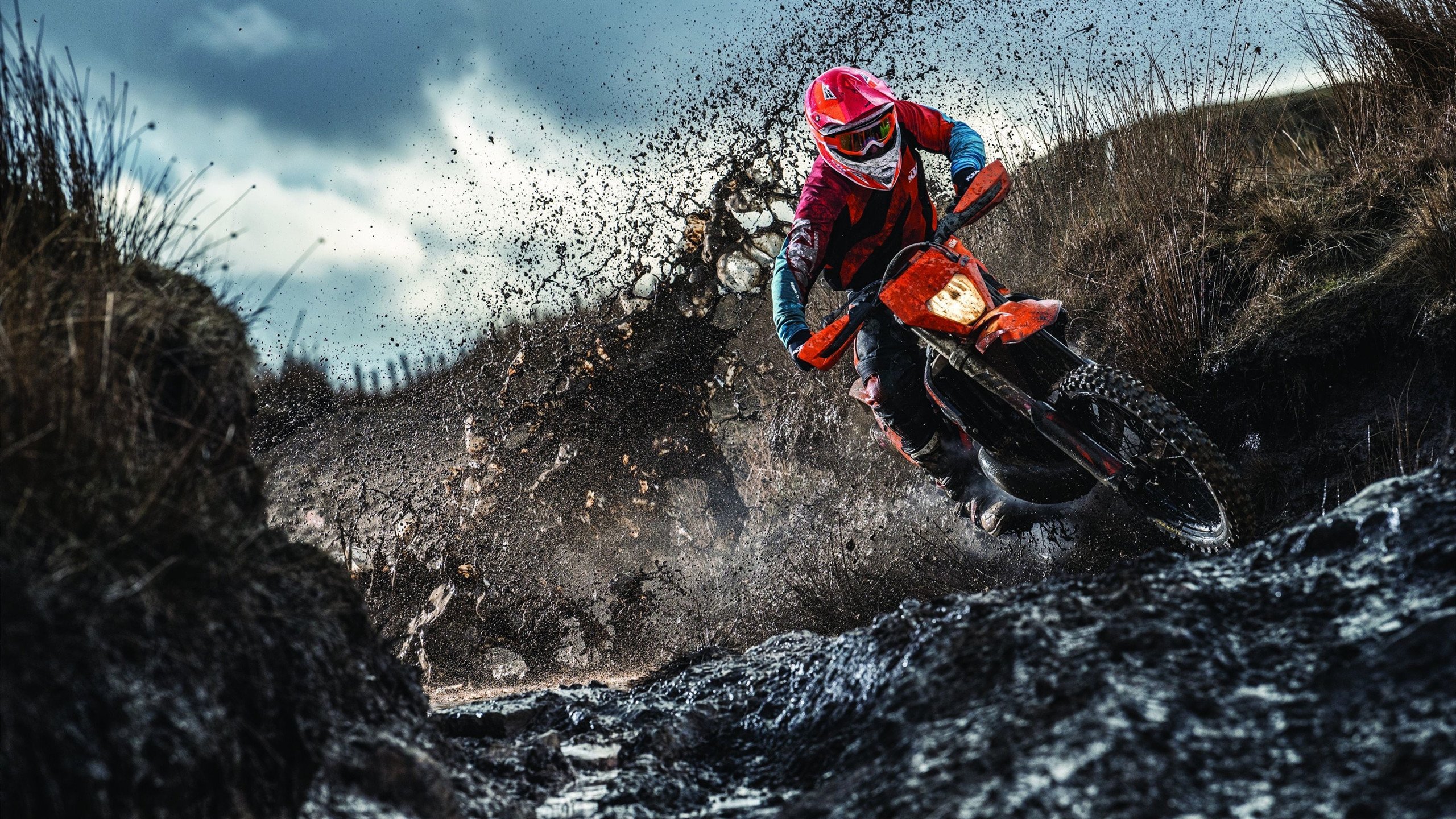 当诺坎普遇见丰田中心，一场横跨足篮的国家德比