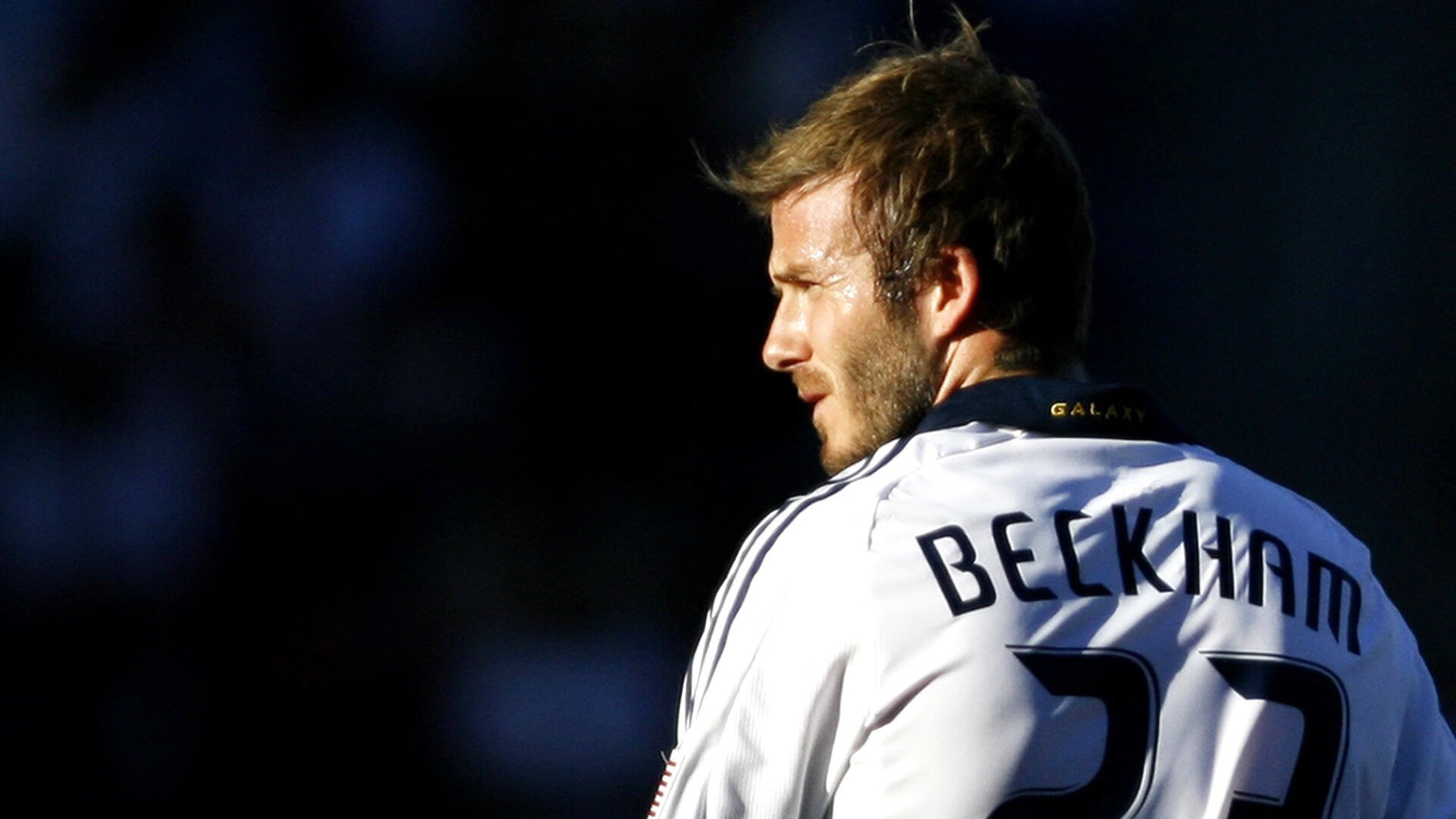 孤胆英雄的黄昏战役,当马竞钢铁洪流淹没曼联,C罗的惊艳成为最锋利的悼词